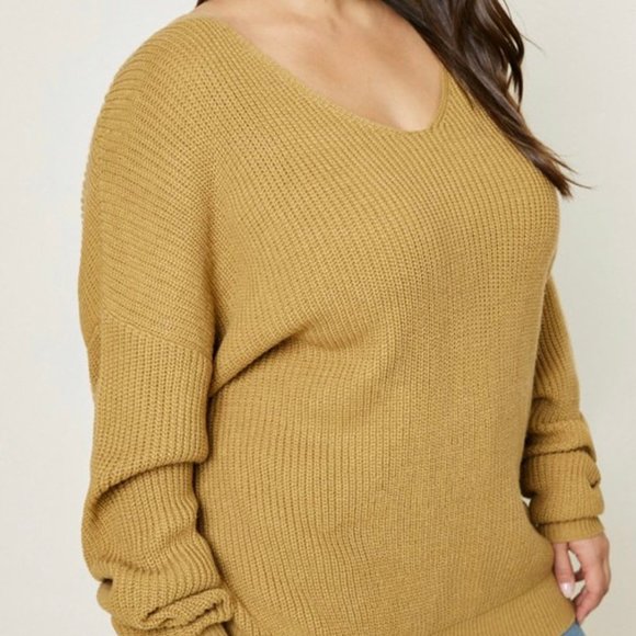 Plunging Twist-Back Camel Knit Oversize Sweater - Picture 3 of 8